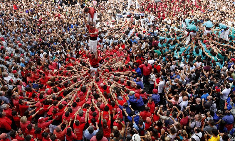 Castellers, la tradicion catalana de las torres humanas
